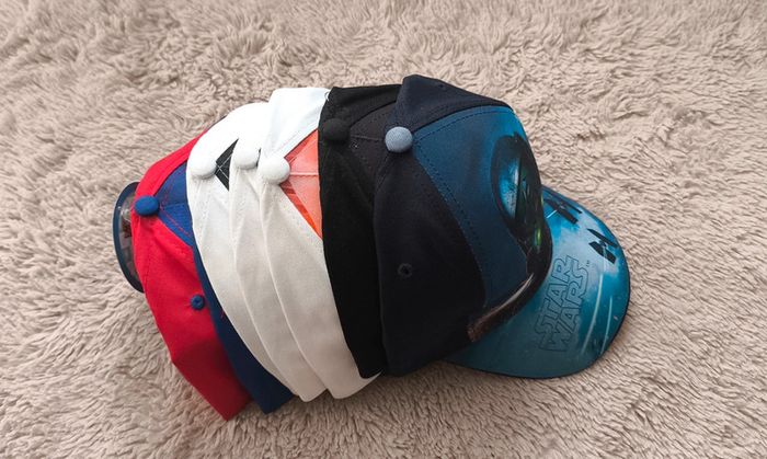 Lot casquettes garçon – Star Wars & Super Wings – 7 pièces – Neuf avec étiquettes