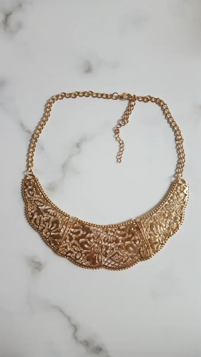 Collier plastron plaqué or