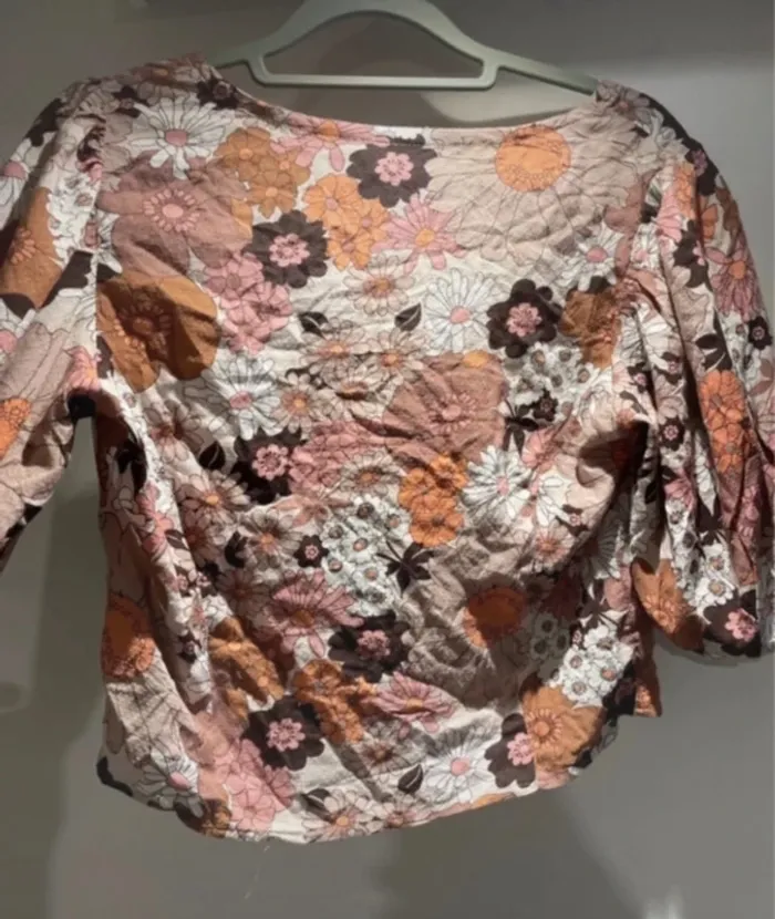 🌸 Blouse courte à fleurs rétro Cropp - Taille M 🌸 - photo numéro 7