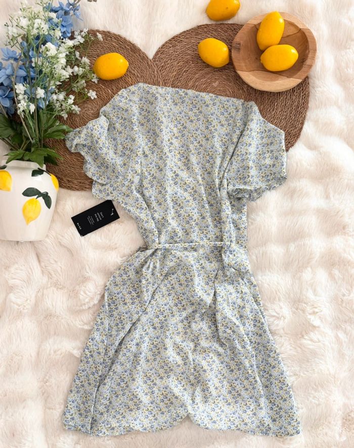 Robe à fleurs Na-Kd taille 36 EU = 38 FR - photo numéro 4