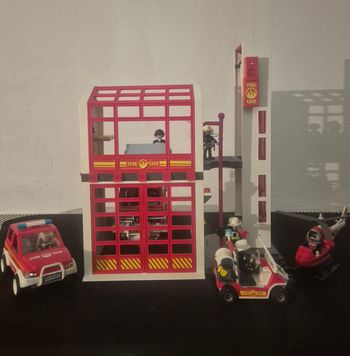 Playmobil - Caserne de Pompiers 5361 et véhicules (voir descriptif)