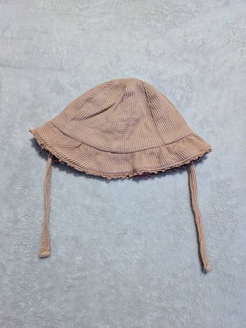 Chapeau avec lacets 12-18M Kiabi