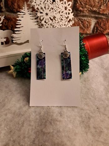 Boucles d'oreilles pendante résine violet vert