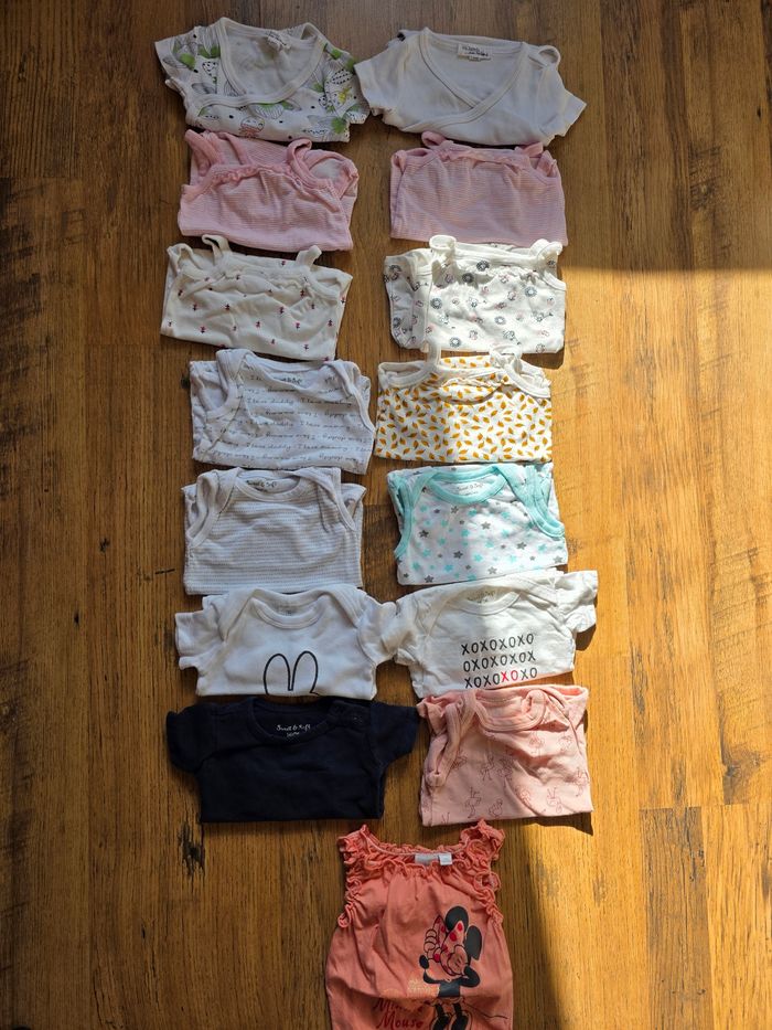 Lot bodys manche courte 1 mois