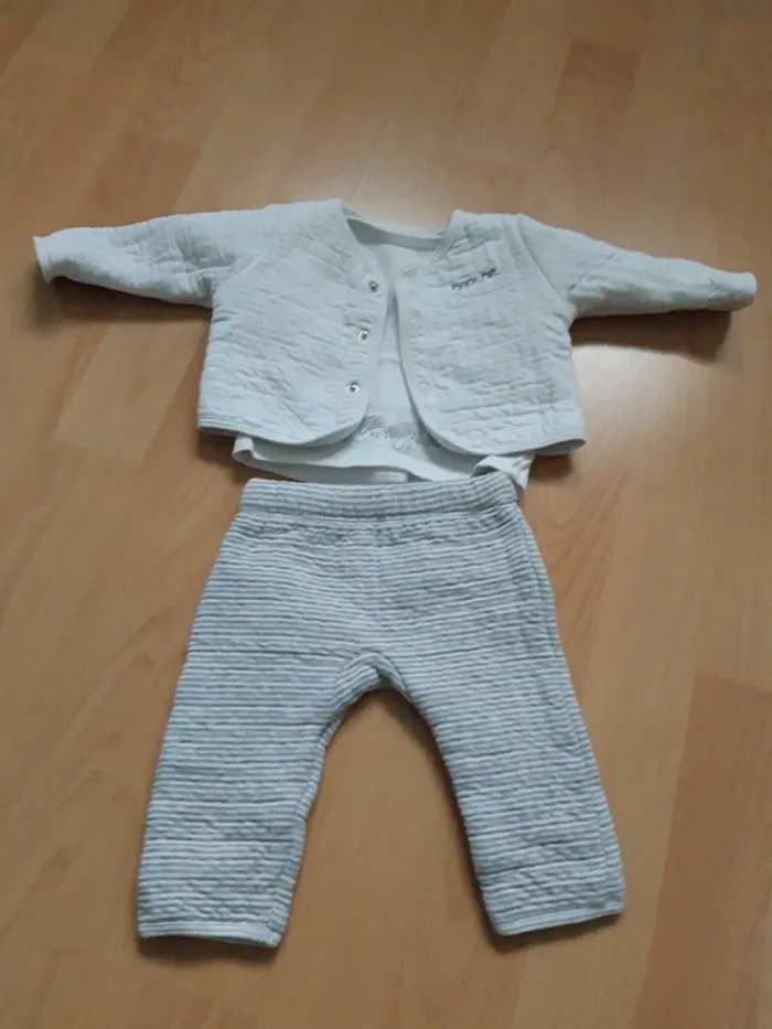 Ensemble 3 pièces : pantalon, tee-shirt, veste - photo numéro 2