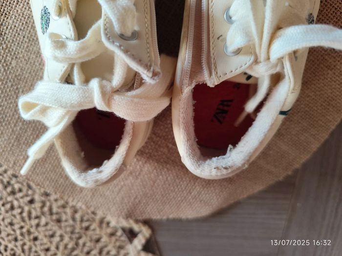 Baskets taille 24 - photo numéro 2