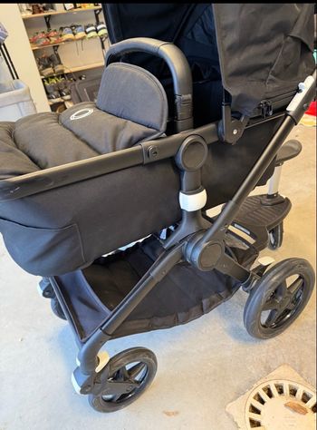 Très belle poussette Bugaboo fox2 avec nacelle en très bon état