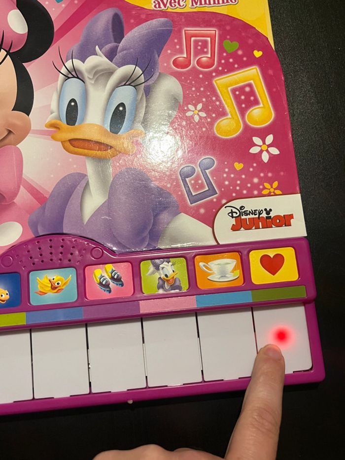 Livre Minnie - Je joue au piano avec Minnie. - photo numéro 3