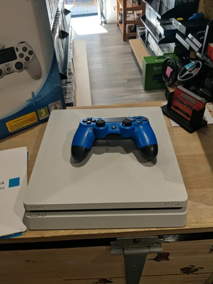 PlayStation 4 Slim Blanche en Boîte - photo numéro 3