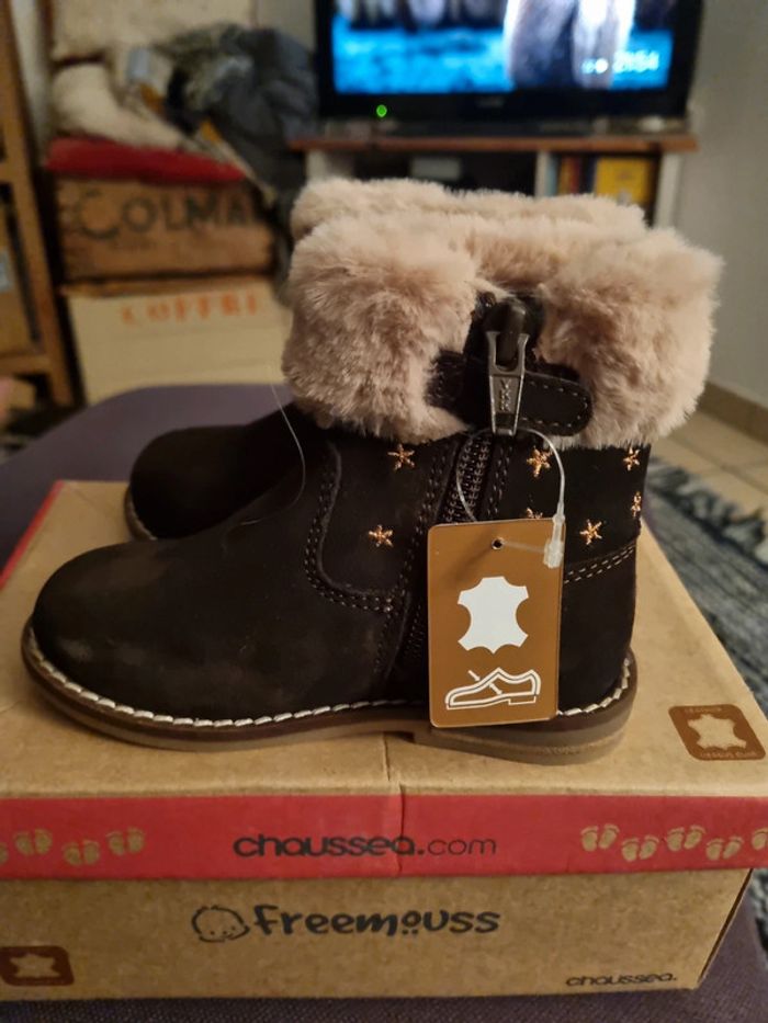 Bottes neuveq dessus cuir taille 22
