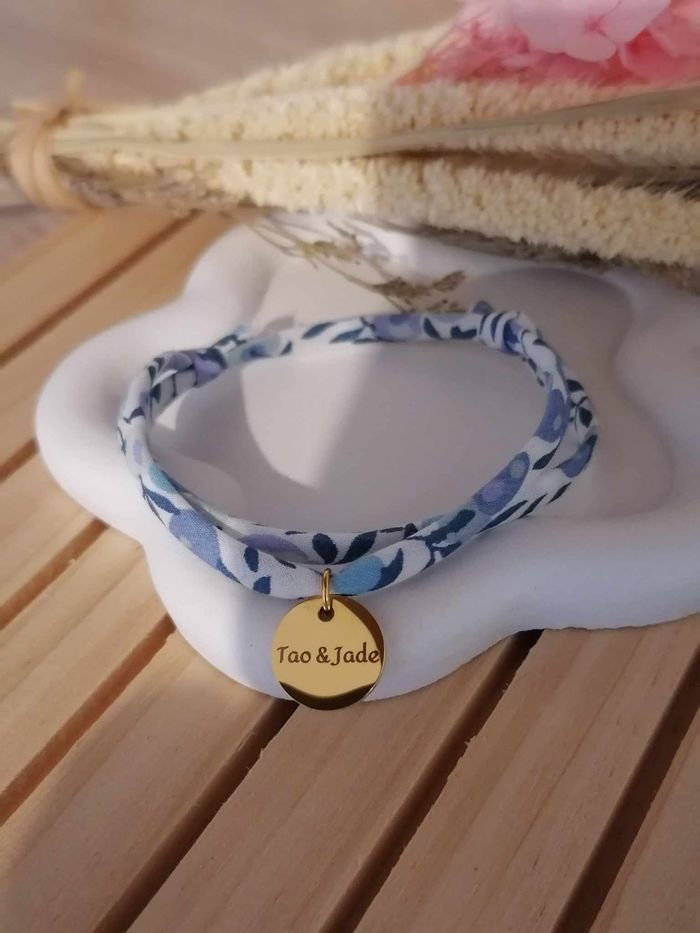 Bracelet liberty Personnalisé avec médailles gravées , Cadeau Maman, Marraine, Bijou naissance - photo numéro 3