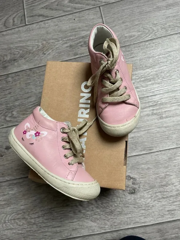 Chaussures Naturino 23 Rose avec lacets doré Motif licorne