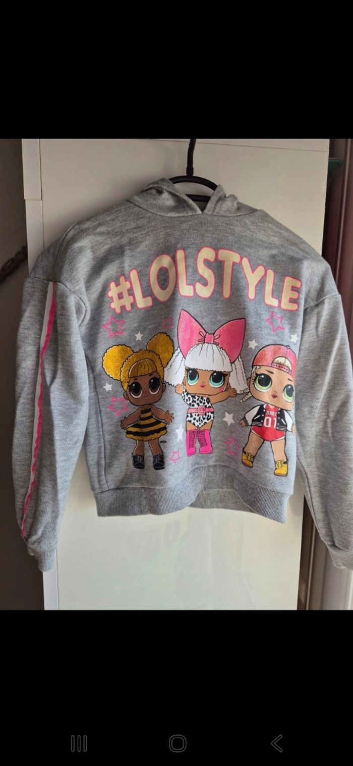 Pull a capuche fille de 7/8 ans