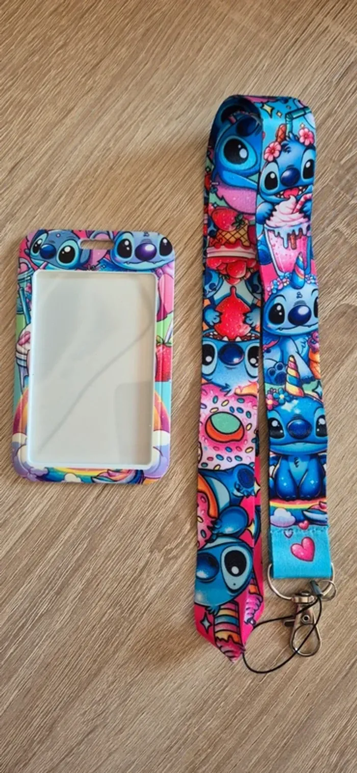 Porte carte d'identité Stitch avec lanière fantaisie. - photo numéro 4