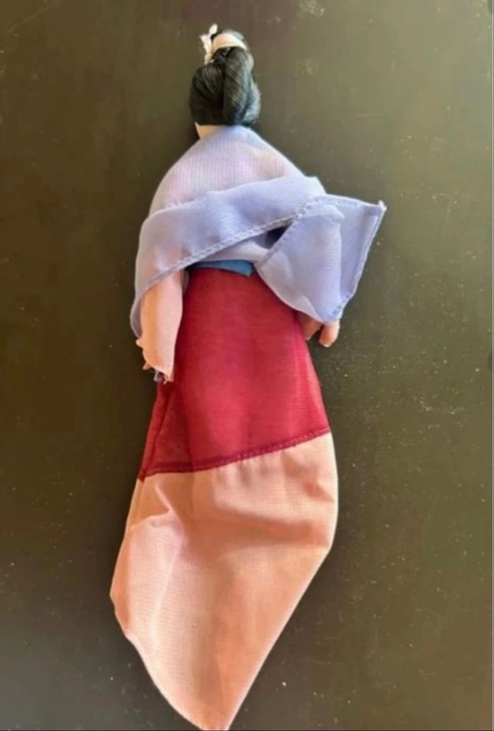 Poupée porcelaine Disney Mulan maquillée - photo numéro 2