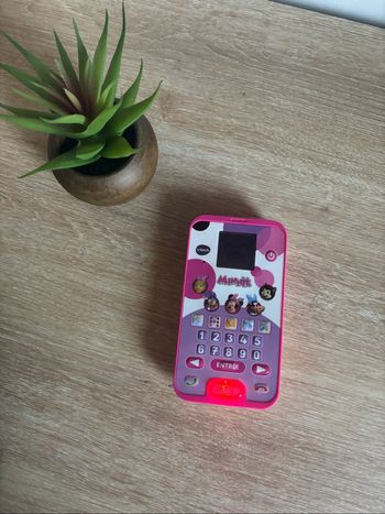 Téléphone Minnie smartphone interactif vtech