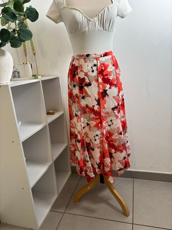 Jupe femme midi vintage taille 40 marque crealine en très bon état 