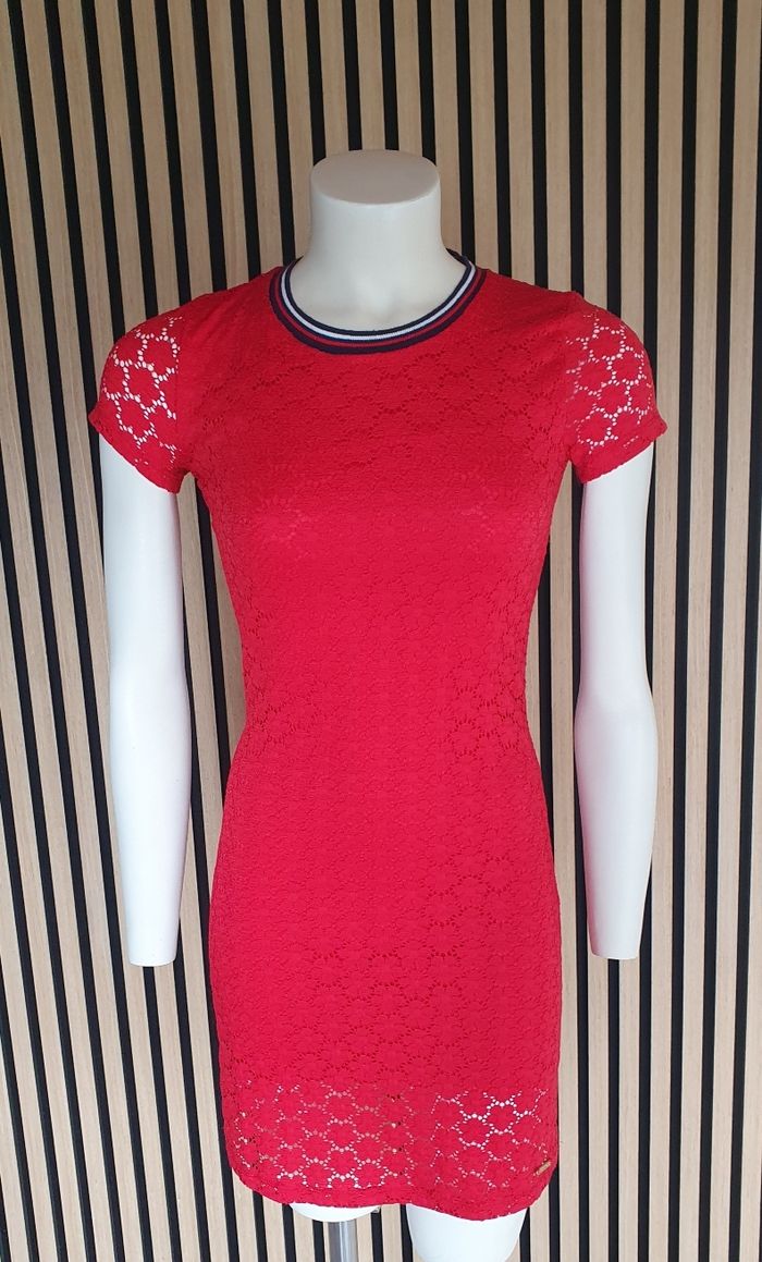 Superbe robe rouge Superdry 😍