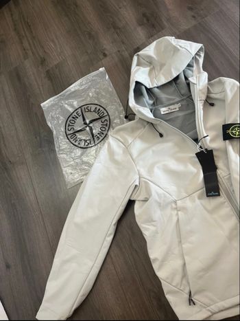 Veste stone island à capuche 