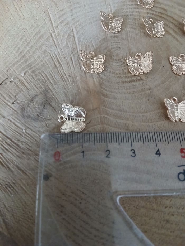 Lot de 8 breloques pendentifs papillons coeur doré. - photo numéro 2