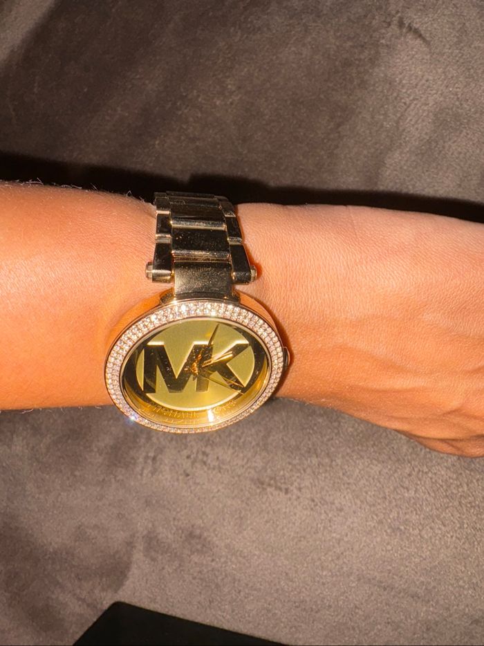 Montre Michael Kors doré en bon état - photo numéro 2