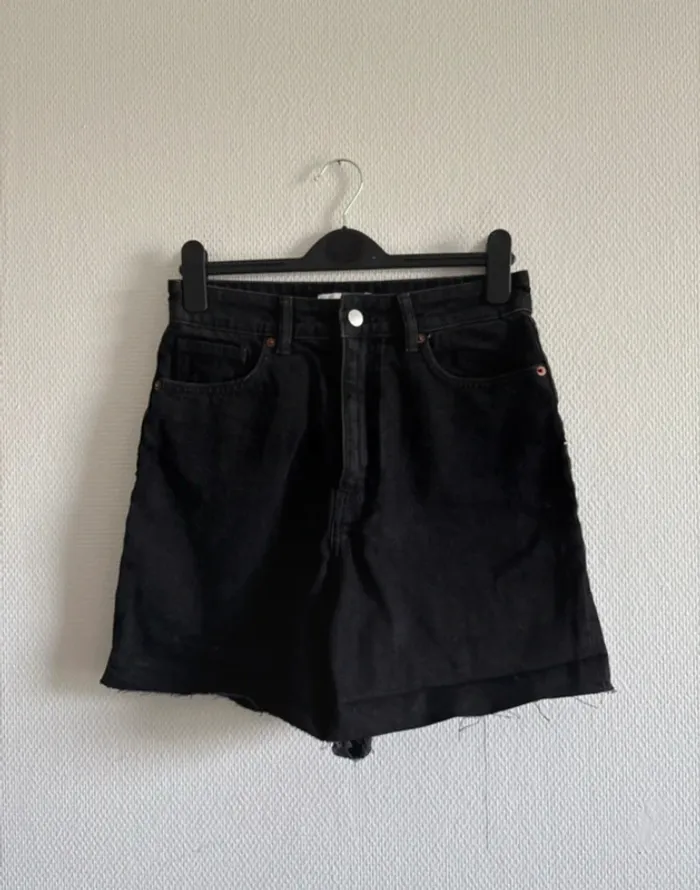 Short en jean noir