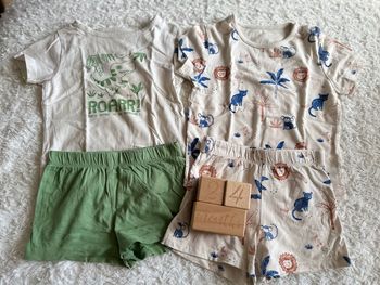 Lot de deux pyjamas deux pièces 24 mois