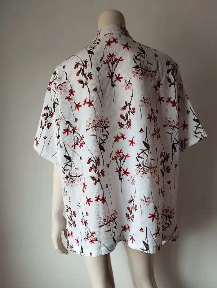 Blouse manches courtes ou chemisier Damart taille 52 - photo numéro 3