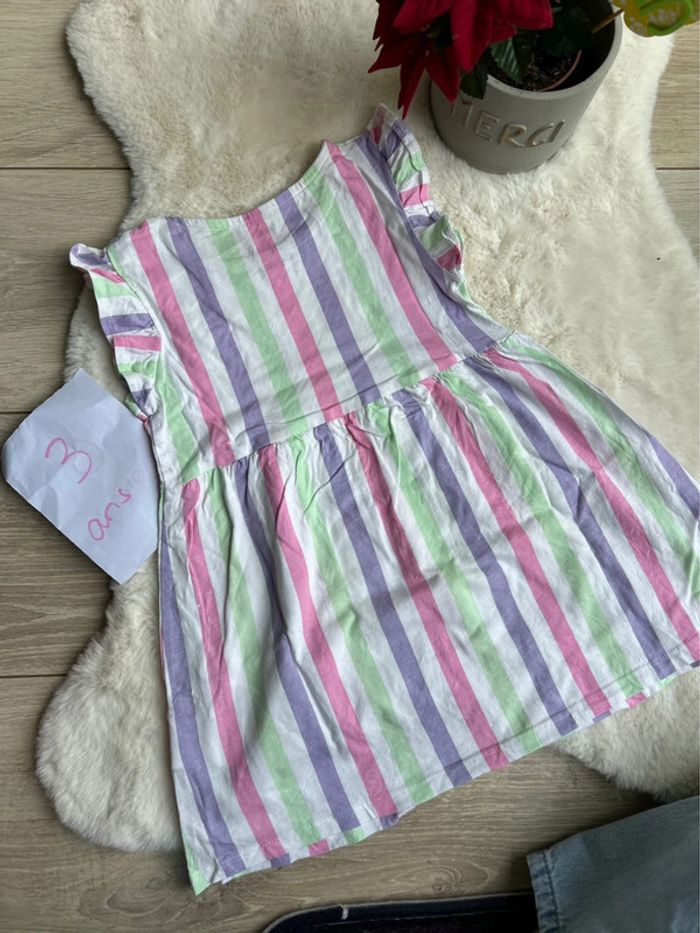 Robe ~ H&M ~ 2/4ans - photo numéro 3