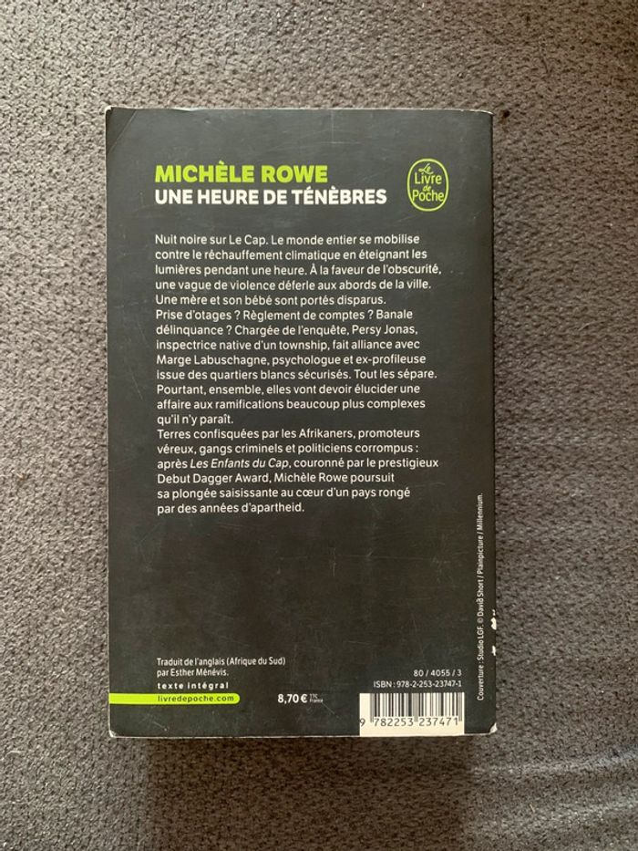 Livre une heure de ténèbres - photo numéro 2