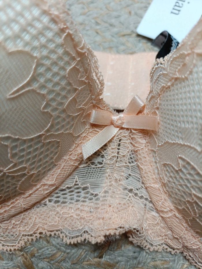 Soutien-gorge neuf Manoukian 90B - photo numéro 2