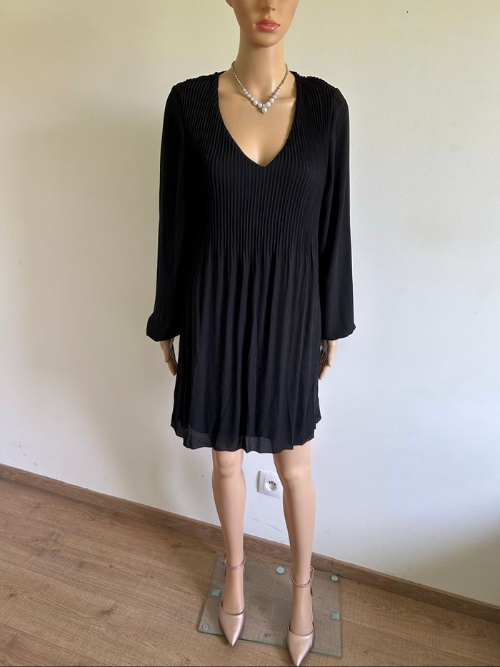 Robe noire plissée à manches longues EDJI taille 36 comme neuve - photo numéro 3
