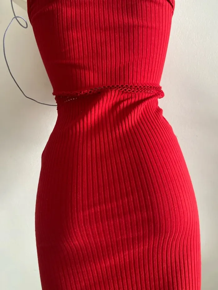 Robe rouge longue moulante Zara - photo numéro 3
