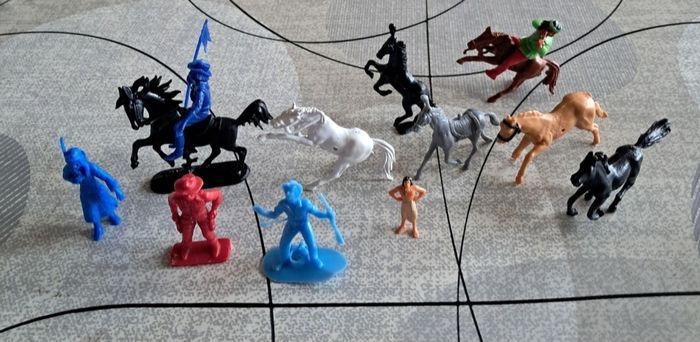 Lot figurines NEUVES pour garçon - photo numéro 5