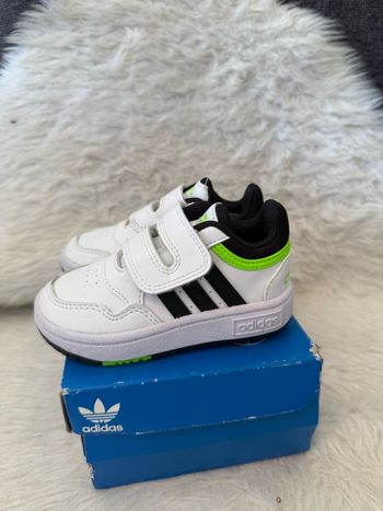 Baskets bébé adidas Hoops Mid 3.0  pointure 22