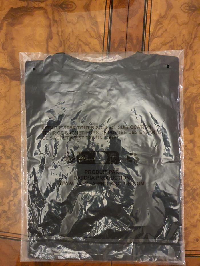 Neuf et Scellé T-shirt taille S/M Nezuko Demon Slayer x KFC – Édition Limitée - photo numéro 2