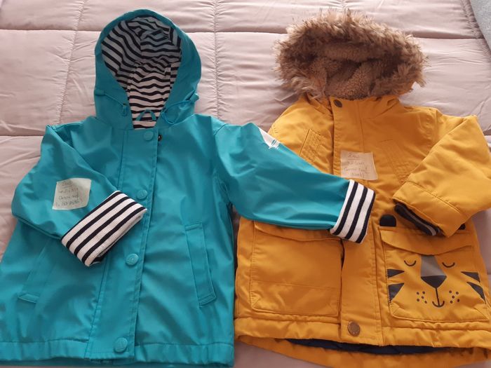 Lot manteau et  ciré 2-4 ans en très bon état