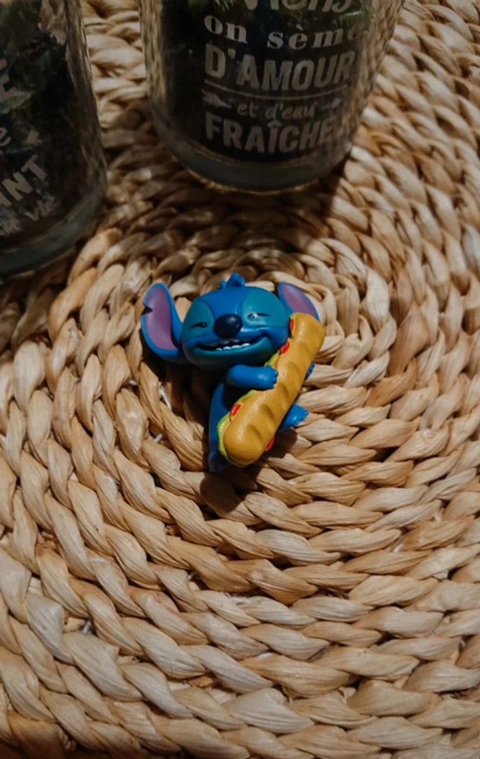 Mini figurine stich et sandwich