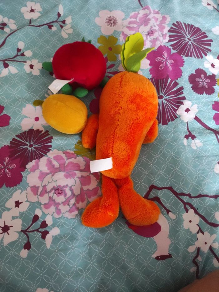 Lot de 5 peluches carotte géante, citron, pomme , tomate géante et tomate playtive junior - photo numéro 2