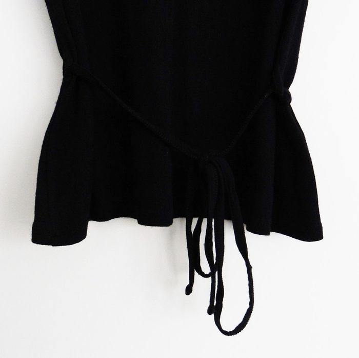 T shirt noir a lien. Col en v. Taille 38 - photo numéro 2