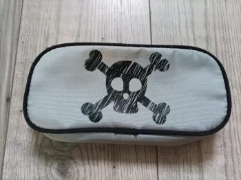 Jolie trousse tête de mort