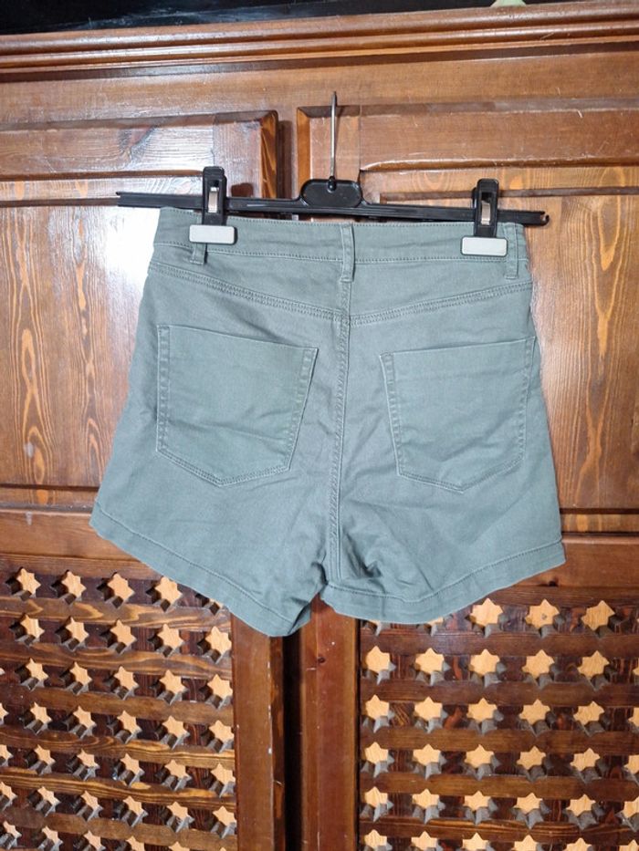 Short kaki 36 kiabi [ - photo numéro 2