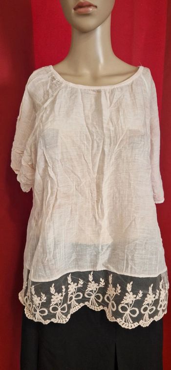 Haut léger dentelle en bas taille 38/40