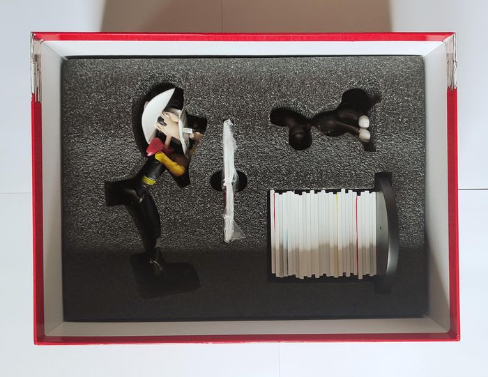 LUCKY LUKE - Lucky Luke & Rantanplan sur pile de BD - Figurine 25cm - photo numéro 5