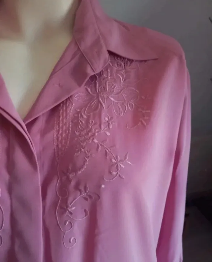 Jolie chemisier manches longues/broderie taille 50 - photo numéro 3