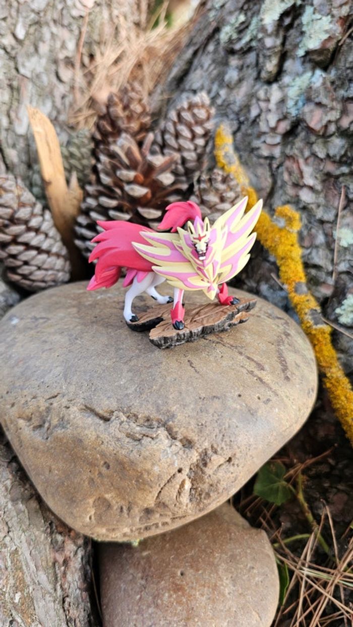 Super figurine Pokemon Nintendo zamazenta