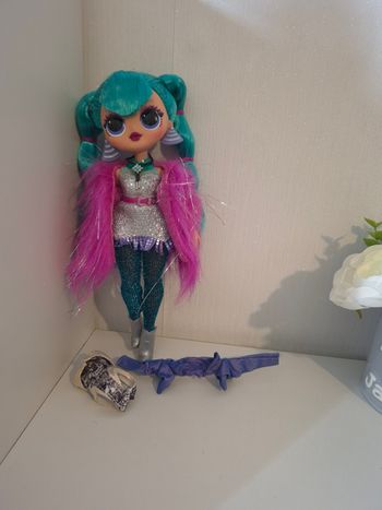 Jolie poupée L.O.L. Surprise ! O.M.G. Cosmic Nova (Série Winter Disco)