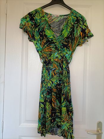 Jolie robe verte motif tropical S