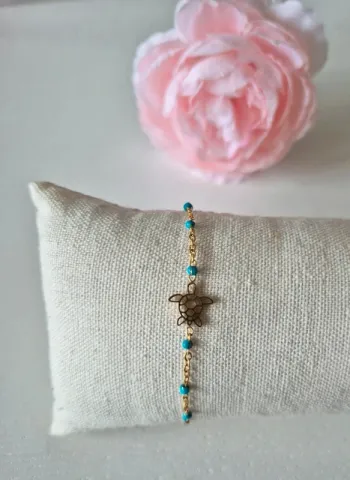 bracelet dorée en acier inoxydable 
Perles en résines, avec une tortue 🐢 Perles bleu canard