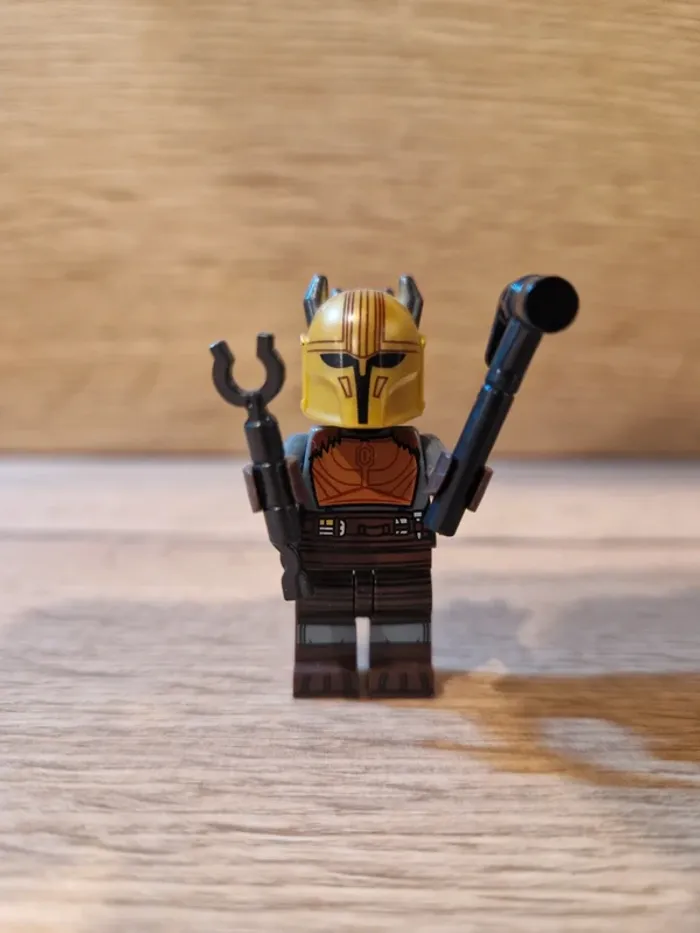 Figurine type lego La Forgeronne Mandalorian star wars